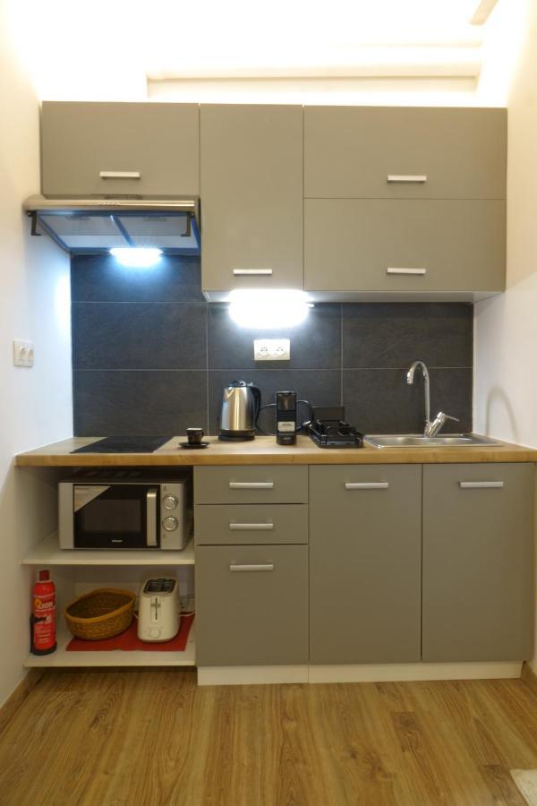 You & Me Cozy Apartments By Zain Atenas Exterior foto